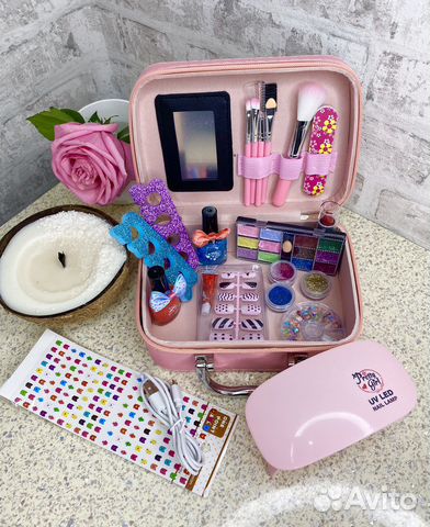 Маникюрный набор с лампой. Маникюр для девочек
