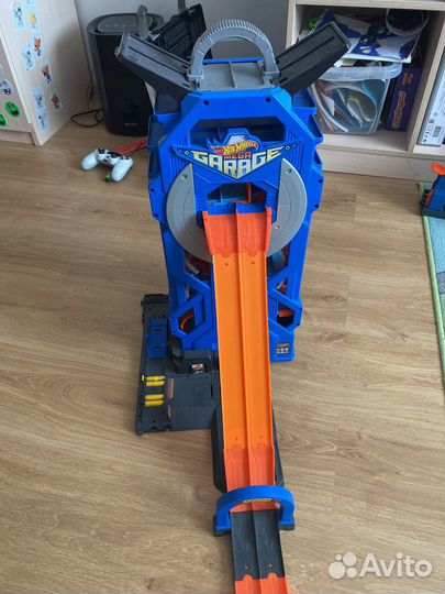Hot wheels mega garage
