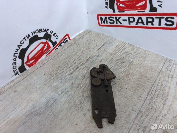 Механизм стояночного тормоза правый Ford Focus 1