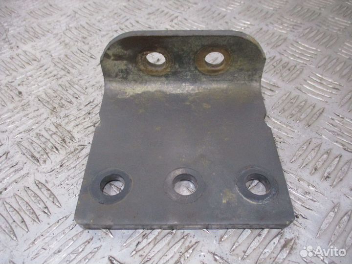 Кронштейн крепления подрамника Volvo 21021373