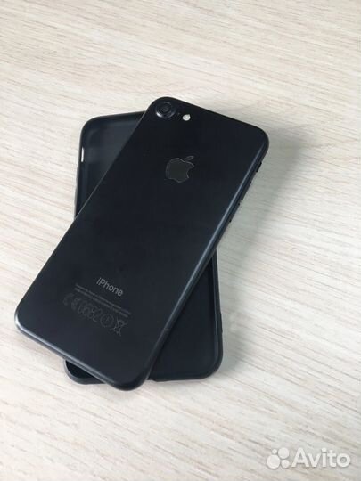 Телефон iPhone 7