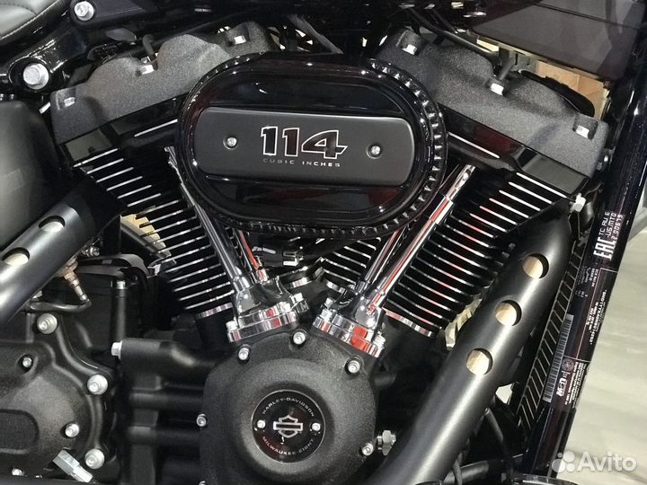 Street Bob 114 - 2022 Vivid Black