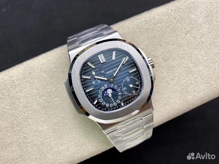 Часы Patek Philippe Nautilus Moophase