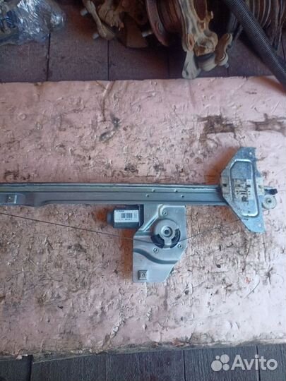 Стеклоподъемник передний правый Peugeot Partner