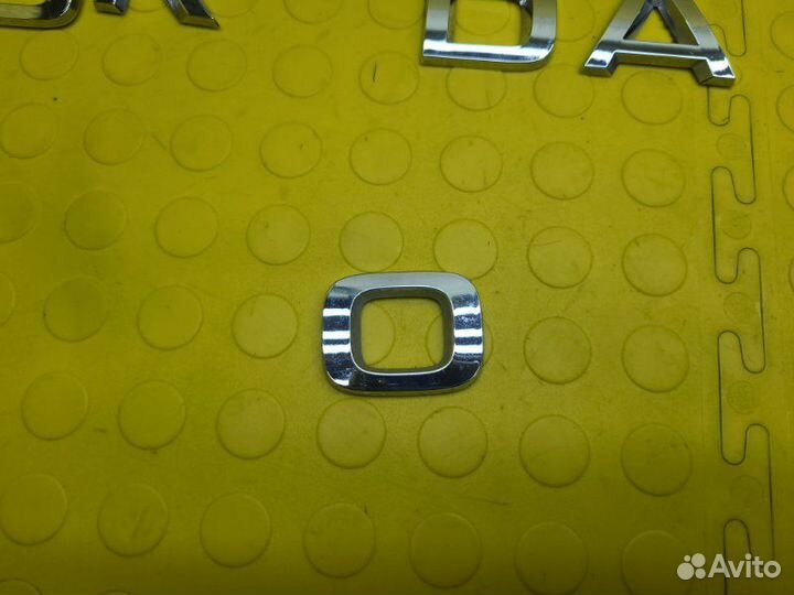 Надпись шкода на крышку багажника задний Skoda