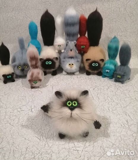 Толстые пушистые коты,вязаная игрушка