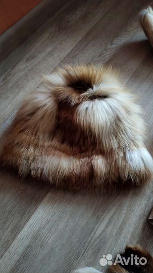 Куски лисы и шапка из лисы меховая