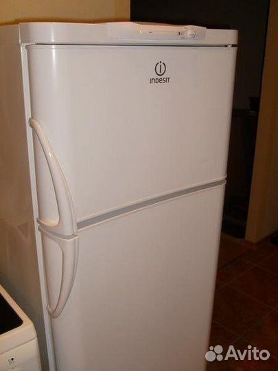 Холодильник Indesit