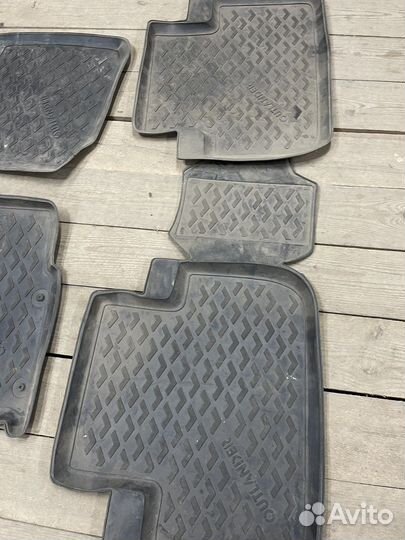 Коврики в салон Mitsublshi Outlander 3