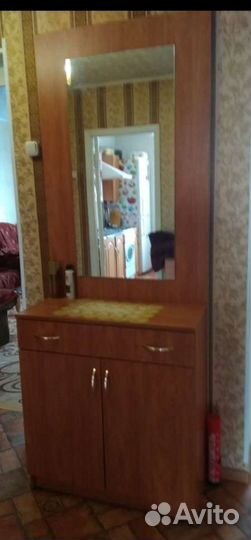 Прихожая(раздевалка и шкаф с зеркалом)