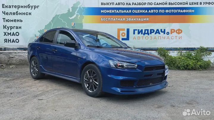 Дефлектор воздушный правый Mitsubishi Lancer X (CY