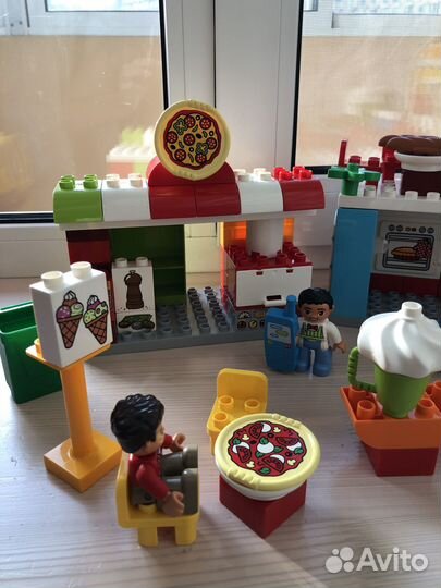 Lego duplo 10834 Пиццерия и 10835 Семейный дом