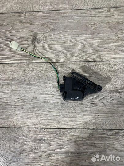 Моторчик привода заслонок отопителя Lifan Smily