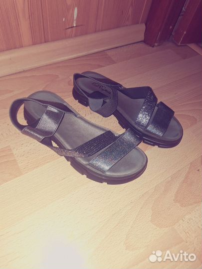 Босоножки 39р