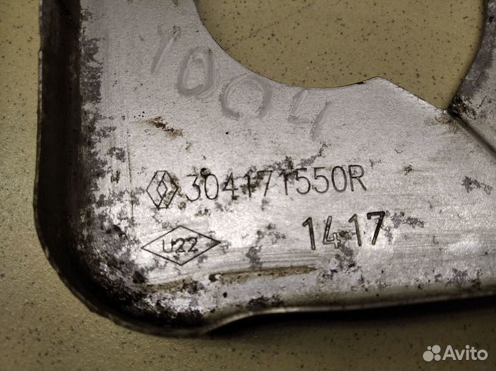 Кронштейн (сопут. товар) Duster 2012