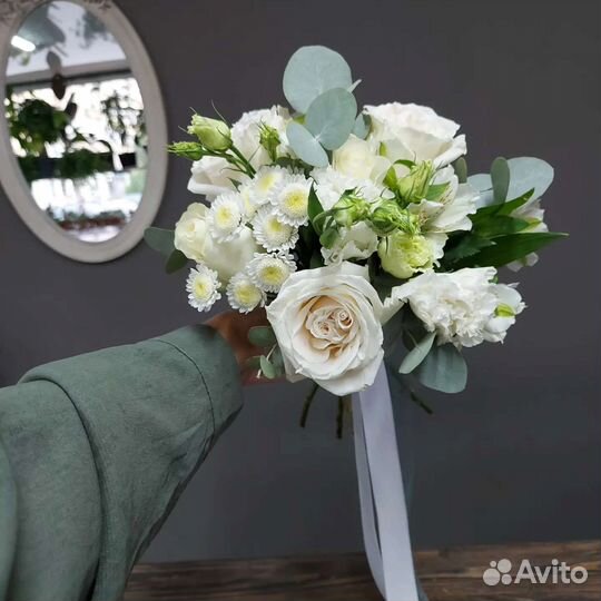 Свадебный букет невесты и бутоньерка