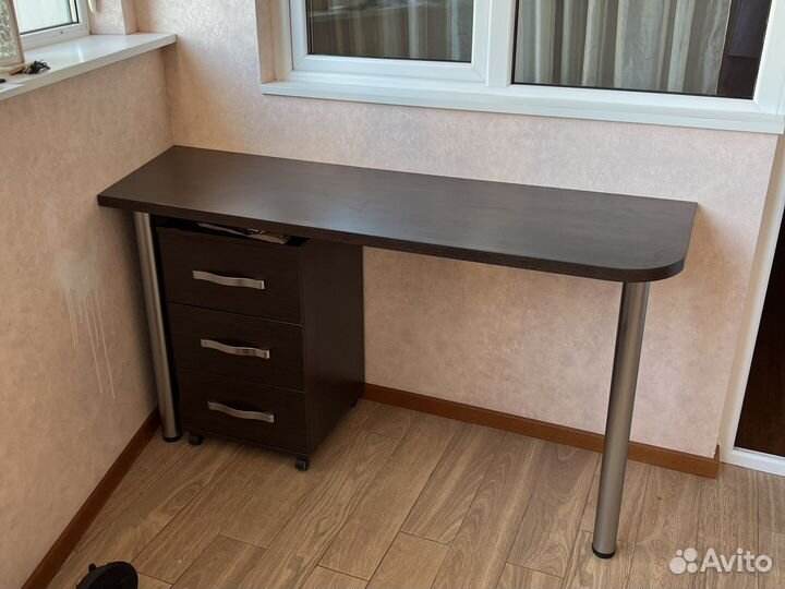 Рабочий стол с тумбой