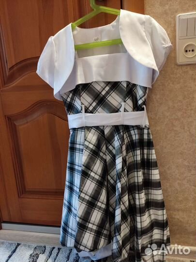 Платье для девочки, примерный возраст 8-9 лет