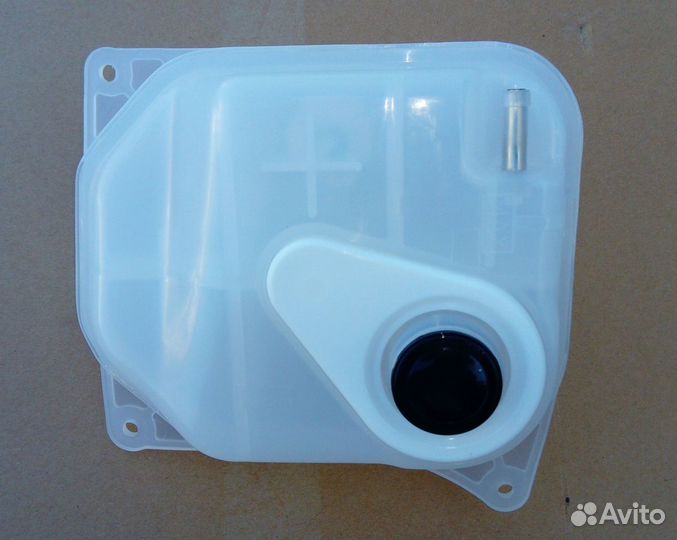 Расширительный бачок Audi 100 4A