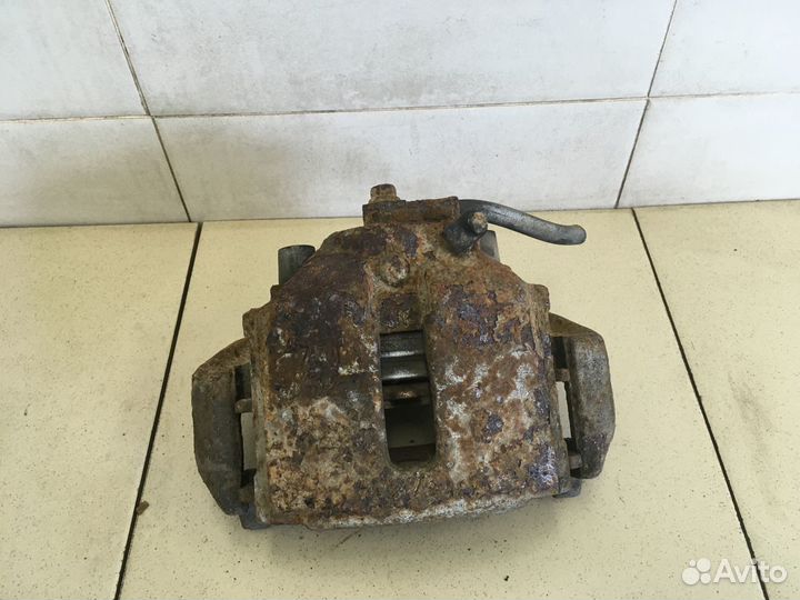 Суппорт передний левый Omega B 1994-2003