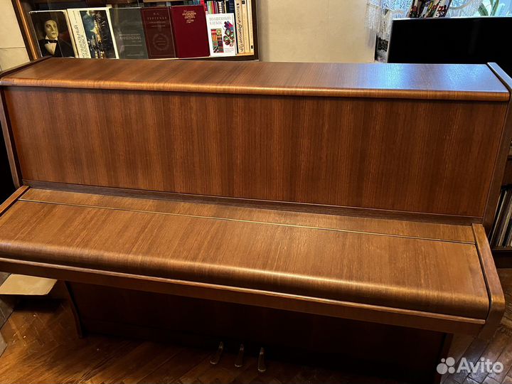 Пианино Rosler настроено концерн Petrof Чехия