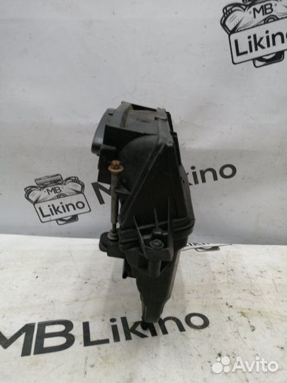 Корпус воздушного фильтра правый Mercedes OM642