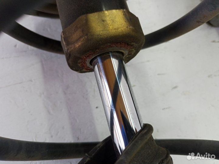 Стойка подвески передняя Toyota Ipsum ACM21 1AZ