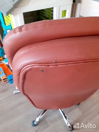 Офисное кресло натуральная кожа состояние нового