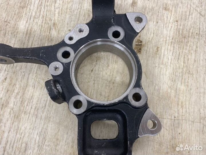 Кулак поворотный передний правый Mitsubishi L200