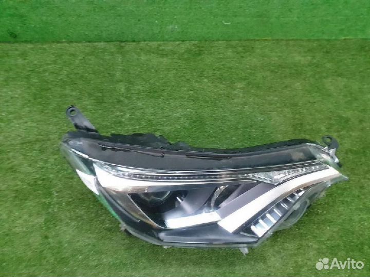 Фара правая Toyota RAV4