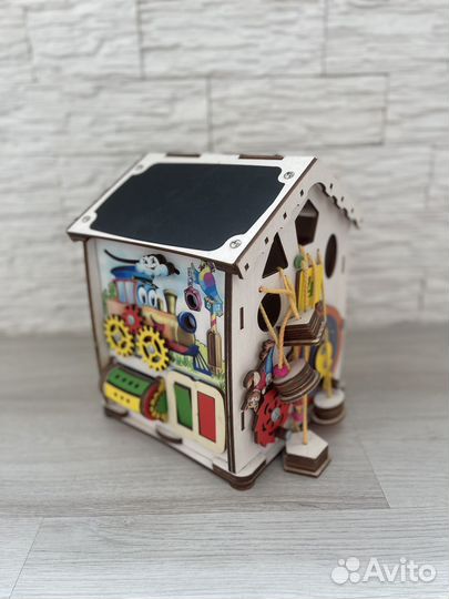 Бизиборд домик