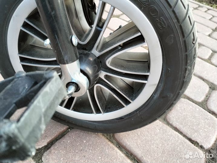 Детский трехколесный велосипед BMW