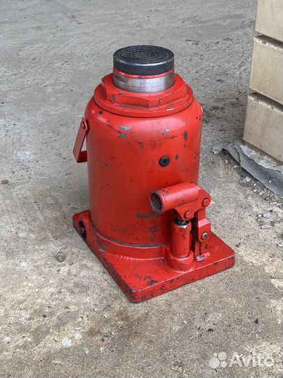 Домкрат 50 тонник