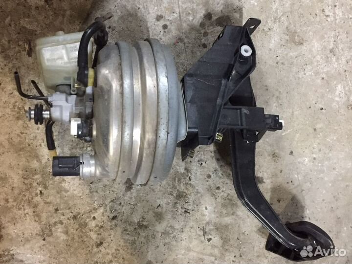 Вакуумный насос на mercedes 220