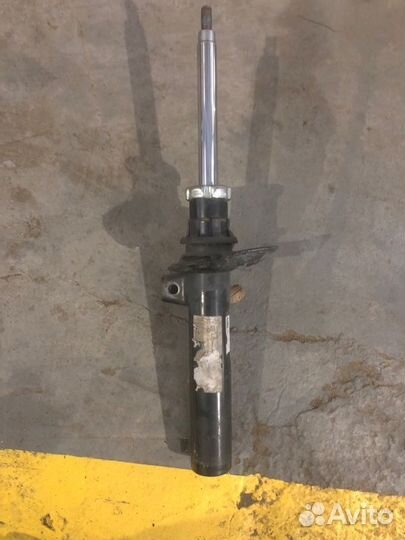 Амортизатор подвески передний Volkswagen Passat B6