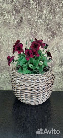 Кашпо из искусственного ротанга