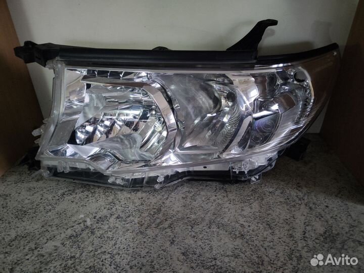 Фара левая Toyota Land Cruiser Prado 150