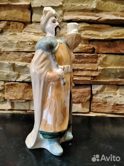 Статуэтка фарфор