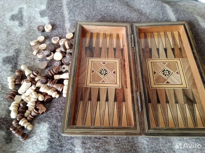 Шахматная доска, шахматные фигурки, ручная работа