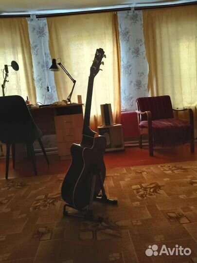 Полуакустическая гитара