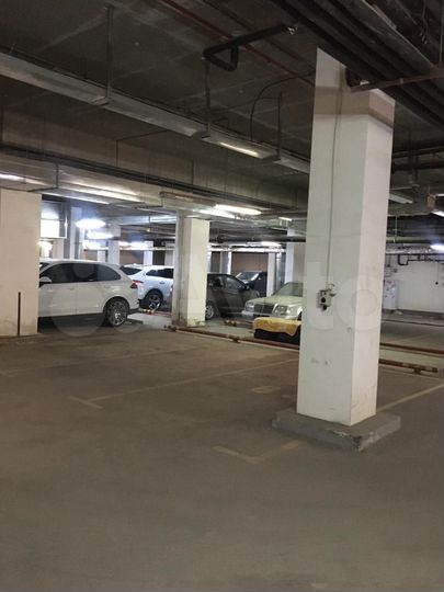 Машиноместо, 12 м²