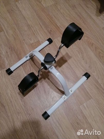 Педальный тренажер для ног и рук