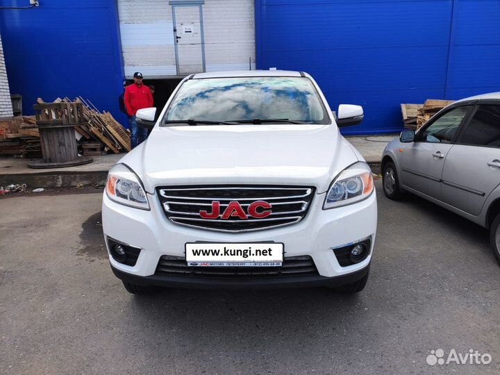 Жесткая трехсекционная крышка для пикапа JAC T6