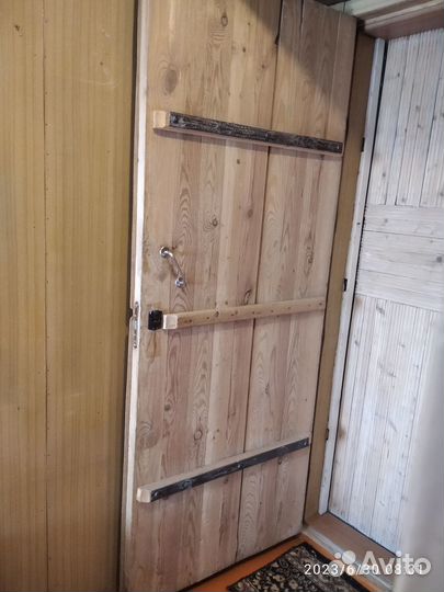 Деревянная дверь