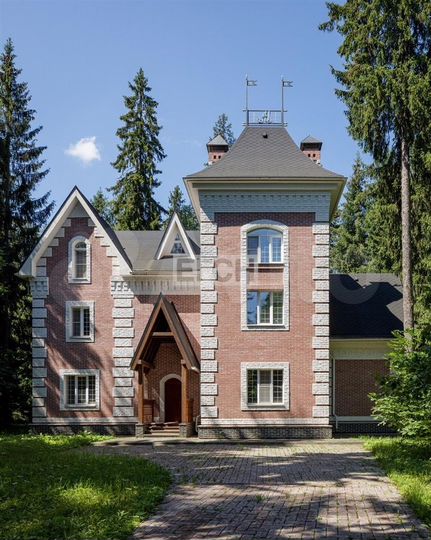 Дом 416 м² на участке 34 сот.