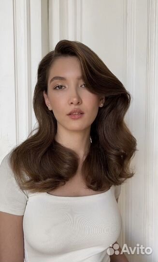 Бесплатно Модель на макияж и прическу