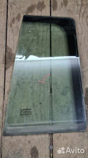 Форточка задней левой двери Меган 2