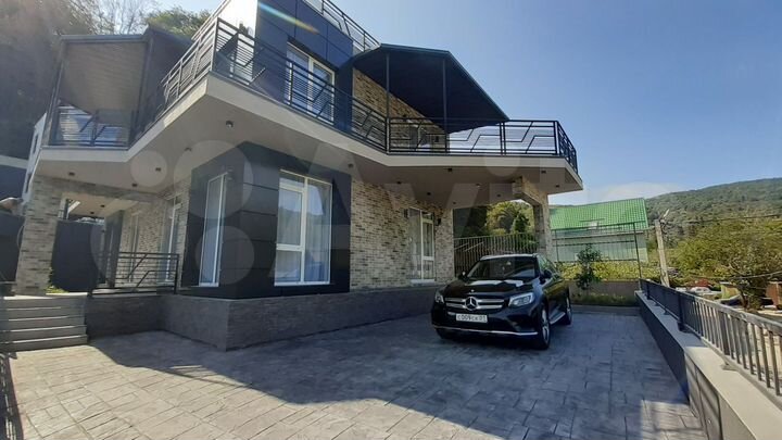 Дом 301 м² на участке 3,1 сот.