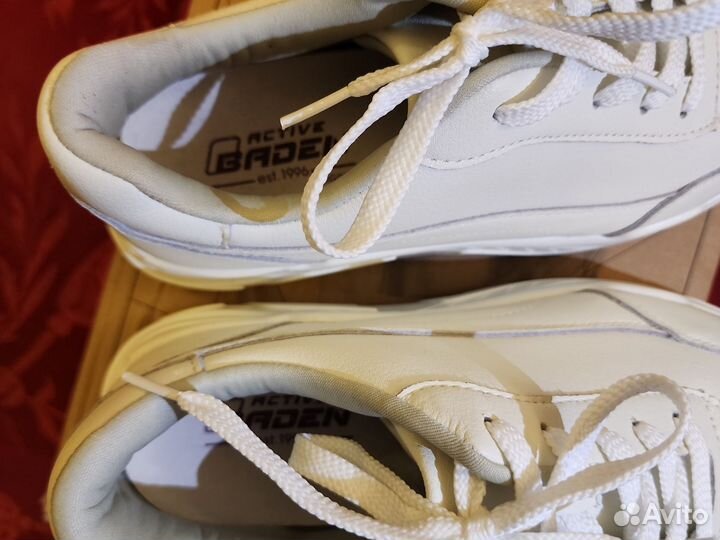 Кроссовки женские