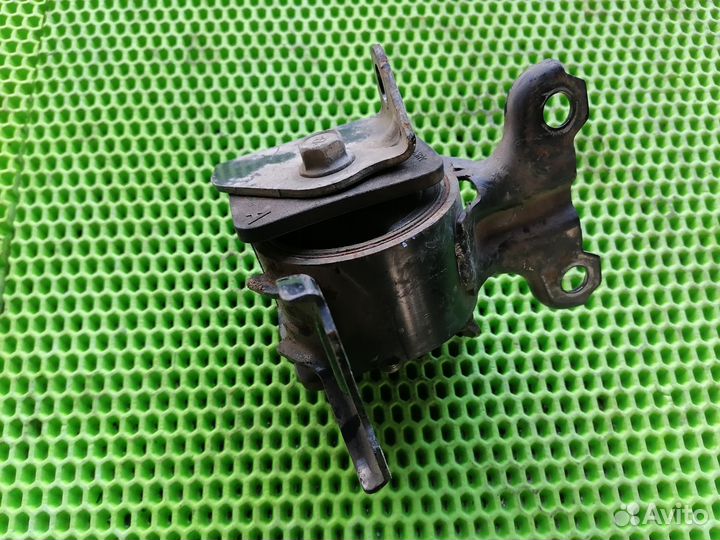 Кронштейн коробки Митсубиси Оутлендер 2